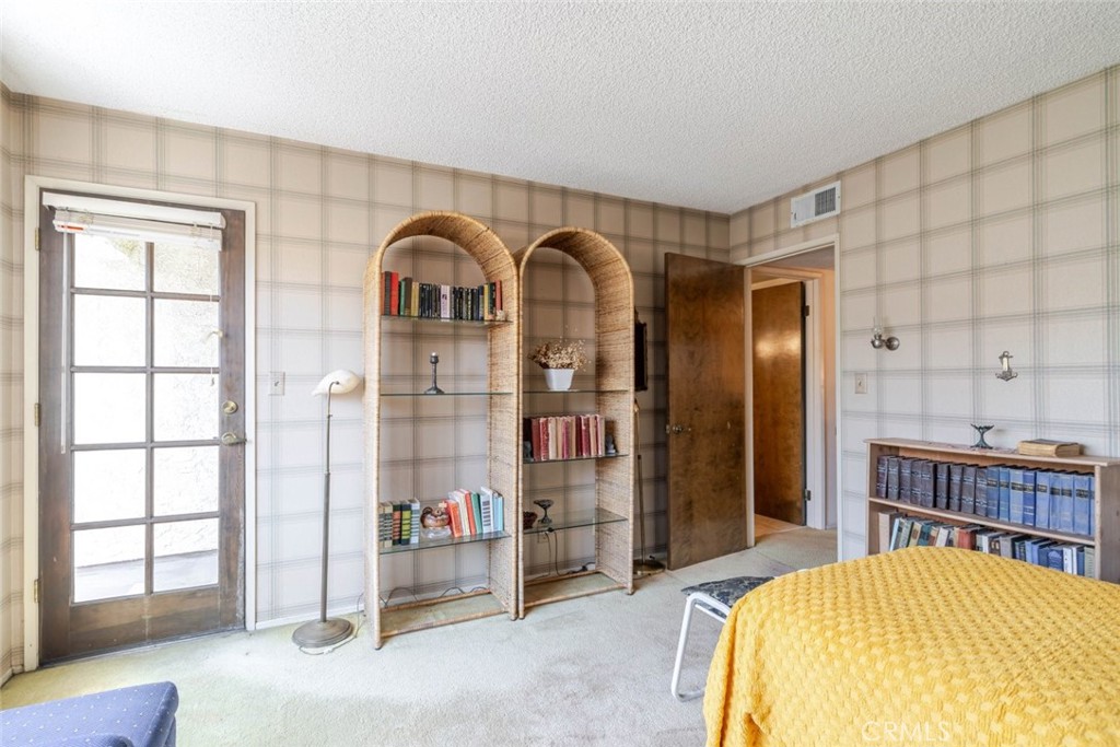 4136 Ocean View Boulevard Property Photo 17