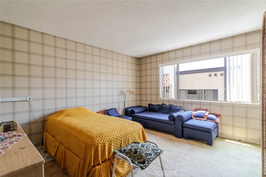 4136 Ocean View Boulevard Property Photo 18
