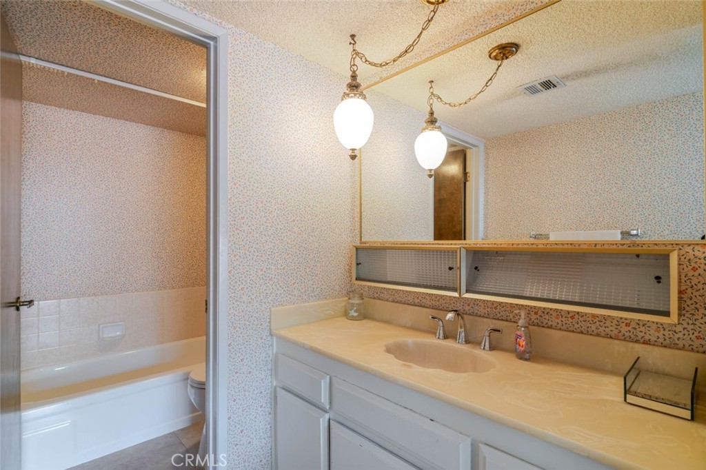 4136 Ocean View Boulevard Property Photo 19