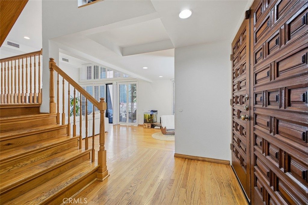 5305 White Oak Avenue D Property Photo 6