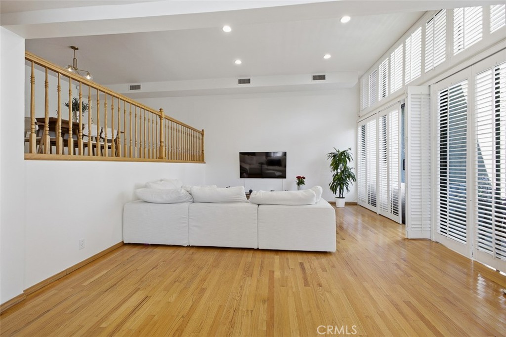 5305 White Oak Avenue D Property Photo 7