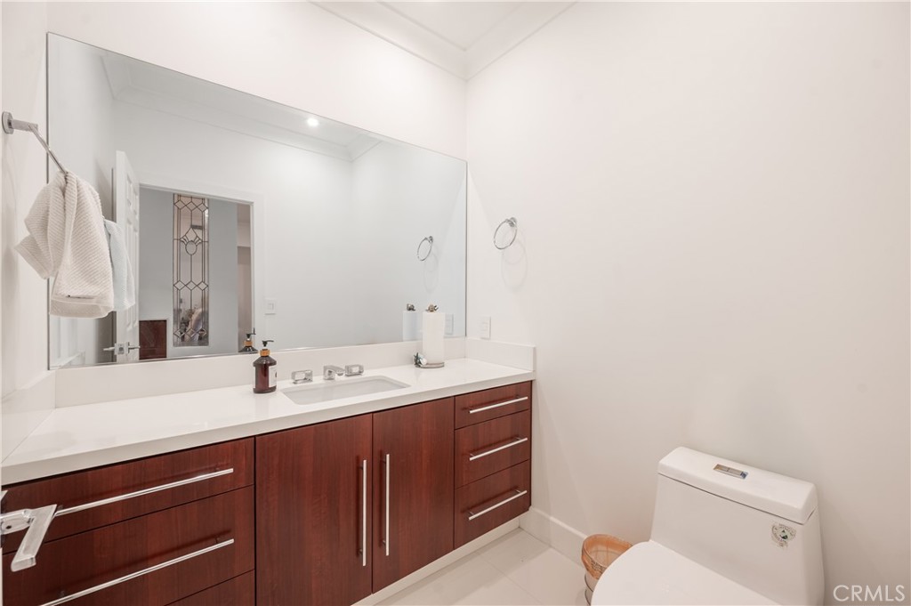 11560 Moorpark Street 204 Property Photo 6