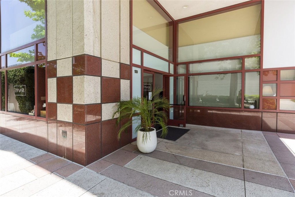 525 N Brand Boulevard Property Photo 29