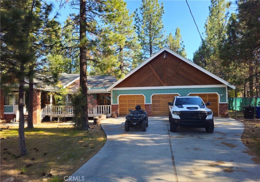 2474 Oak Lane Property Photo 1
