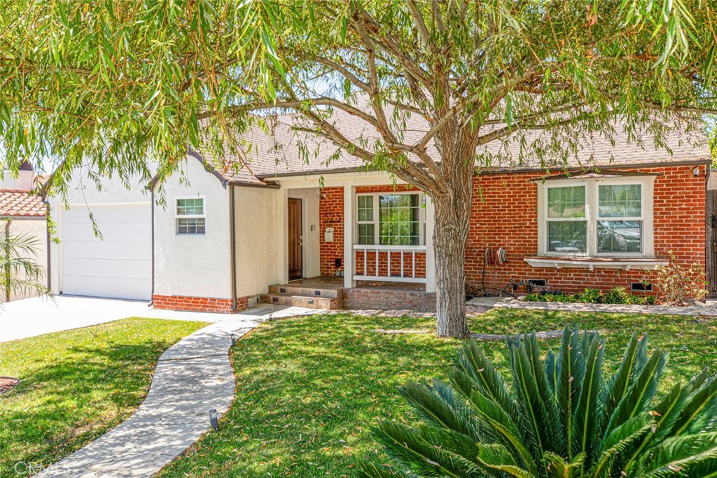 523 E Fairmount Property Photo 3