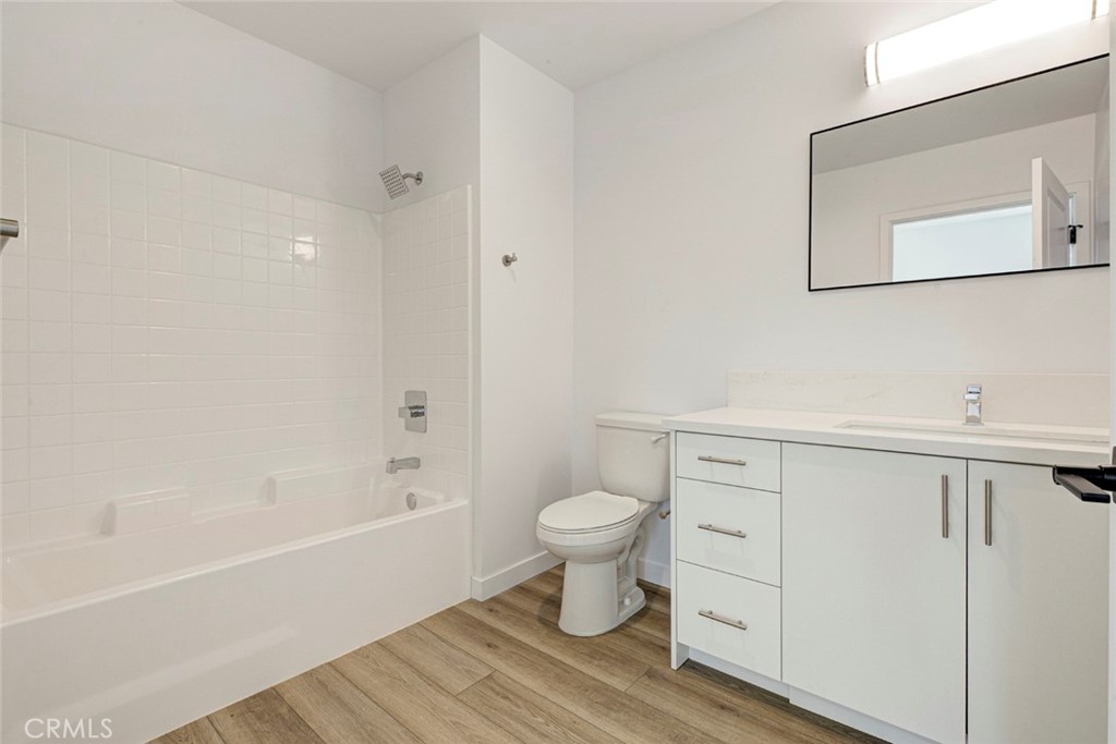 14810 Delano Street 204 Property Photo 6
