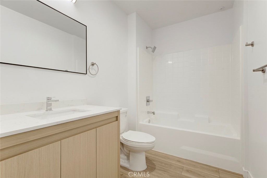 14810 Delano Street 204 Property Photo 7