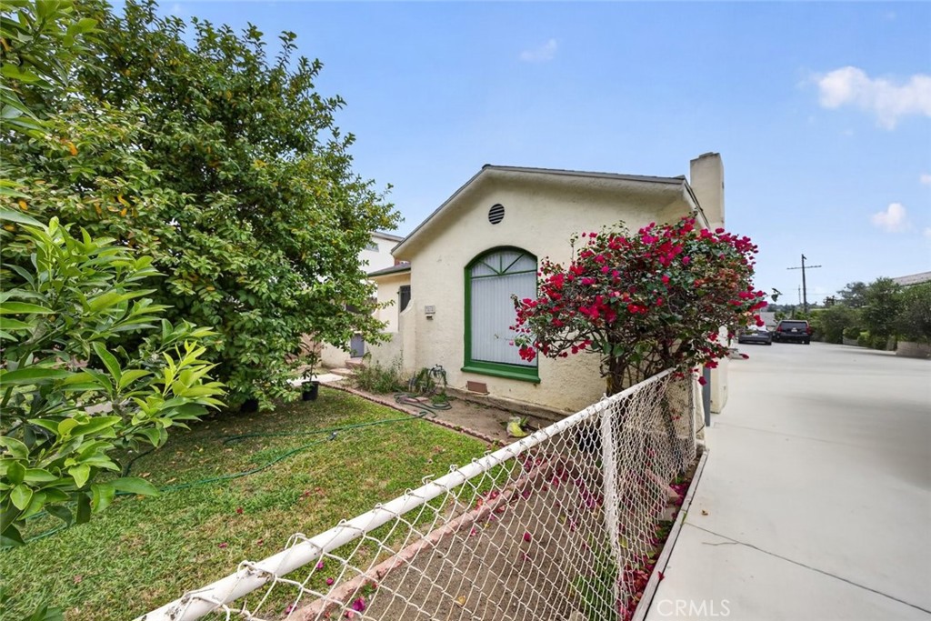 3212 Drew Street Property Photo 5