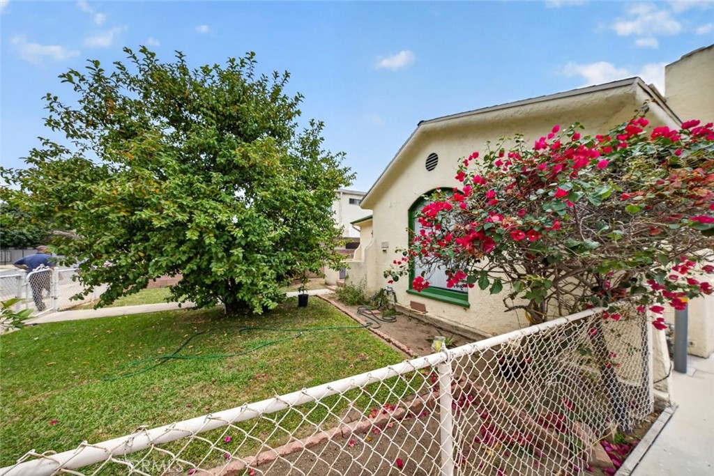 3212 Drew Street Property Photo 6