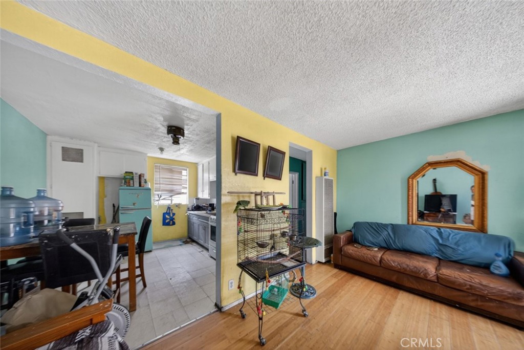 3212 Drew Street Property Photo 7