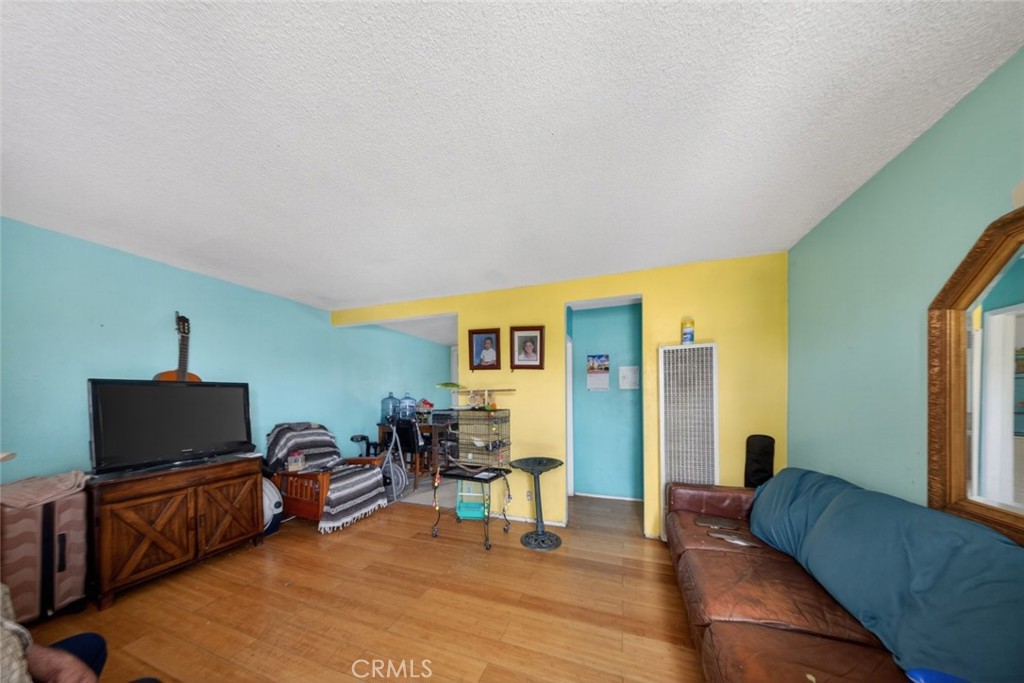 3212 Drew Street Property Photo 8