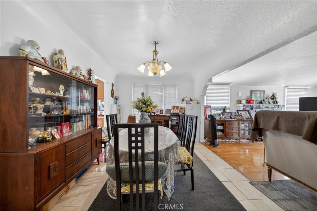3212 Drew Street Property Photo 10