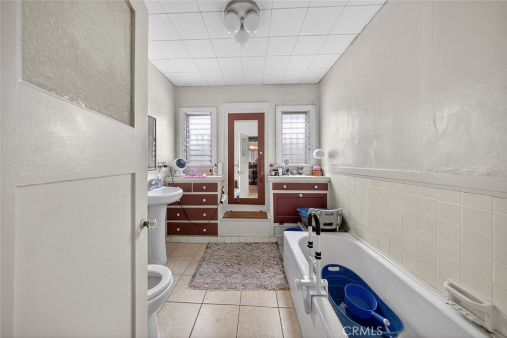 3212 Drew Street Property Photo 18