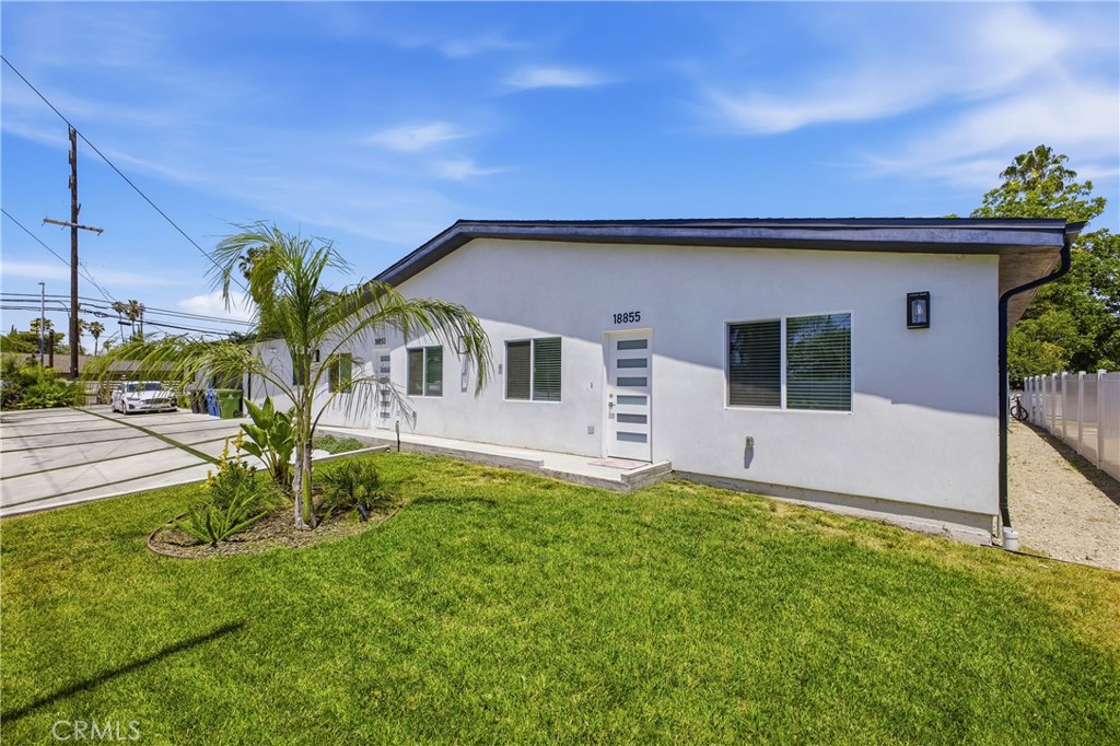 18853 Saticoy Street Property Photo 9