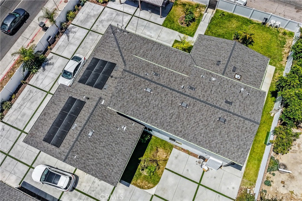 18853 Saticoy Street Property Photo 17