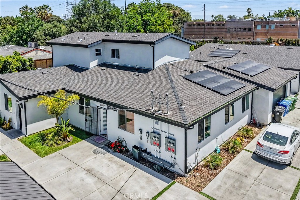18853 Saticoy Street Property Photo 19