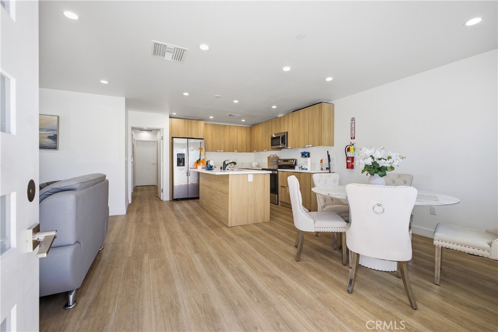 18853 Saticoy Street Property Photo 21