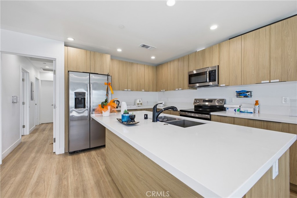 18853 Saticoy Street Property Photo 26