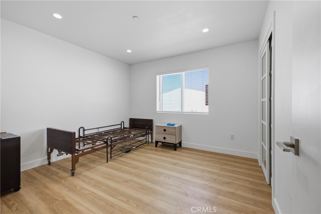 18853 Saticoy Street Property Photo 31