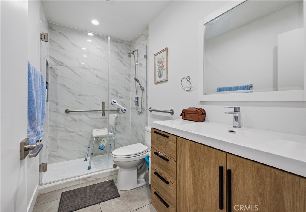 18853 Saticoy Street Property Photo 32