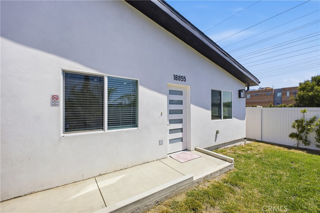 18853 Saticoy Street Property Photo 33