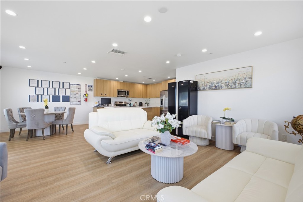 18853 Saticoy Street Property Photo 35