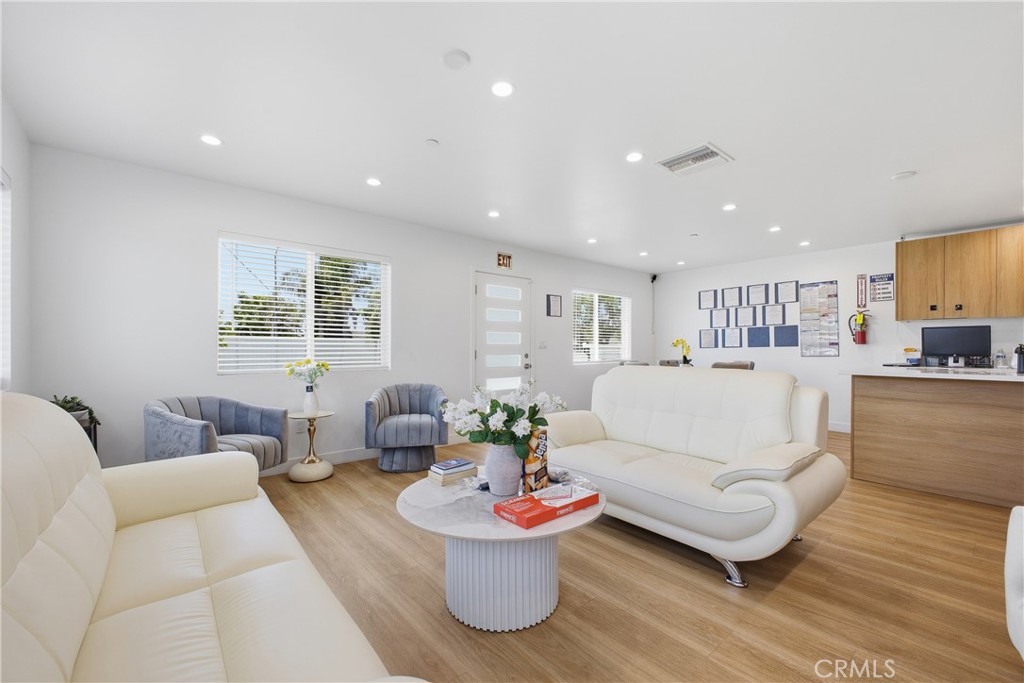 18853 Saticoy Street Property Photo 36