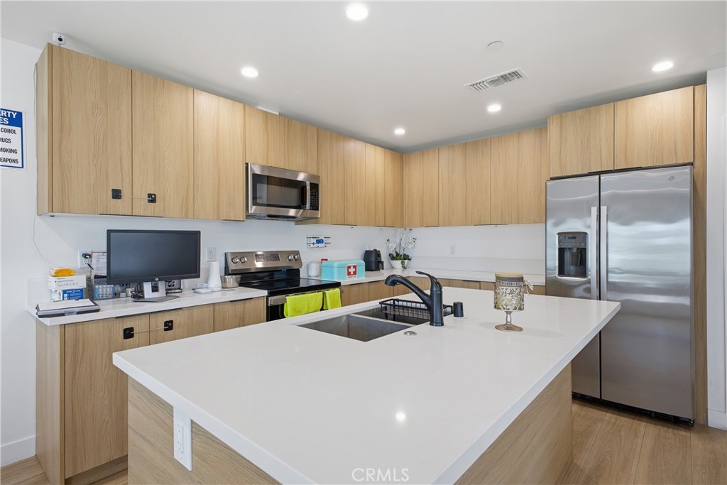 18853 Saticoy Street Property Photo 39