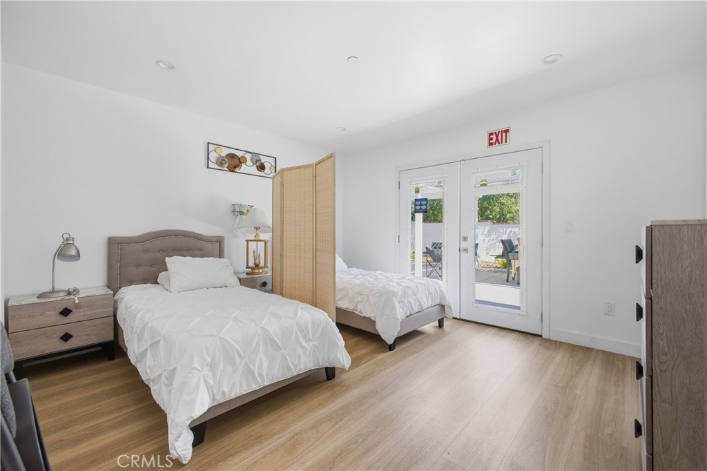 18853 Saticoy Street Property Photo 44