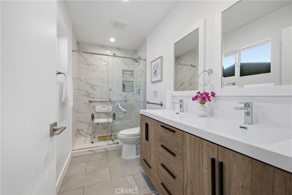 18853 Saticoy Street Property Photo 45