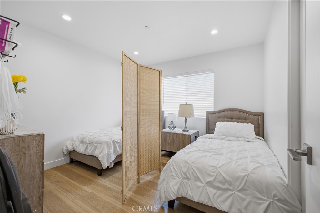 18853 Saticoy Street Property Photo 46