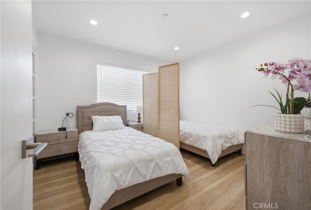 18853 Saticoy Street Property Photo 47