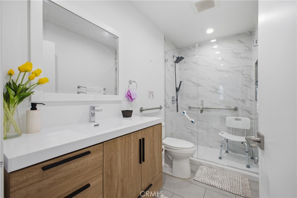 18853 Saticoy Street Property Photo 48