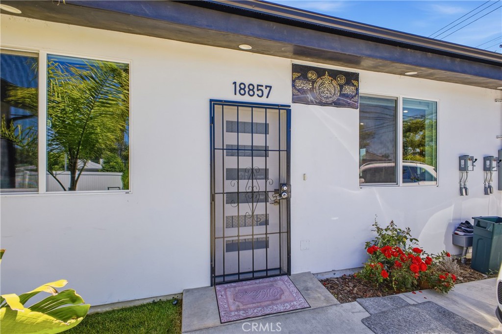 18853 Saticoy Street Property Photo 49