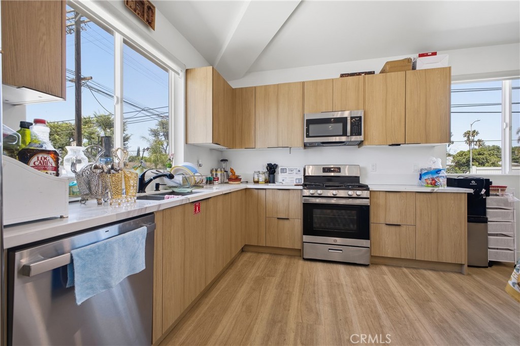 18853 Saticoy Street Property Photo 56