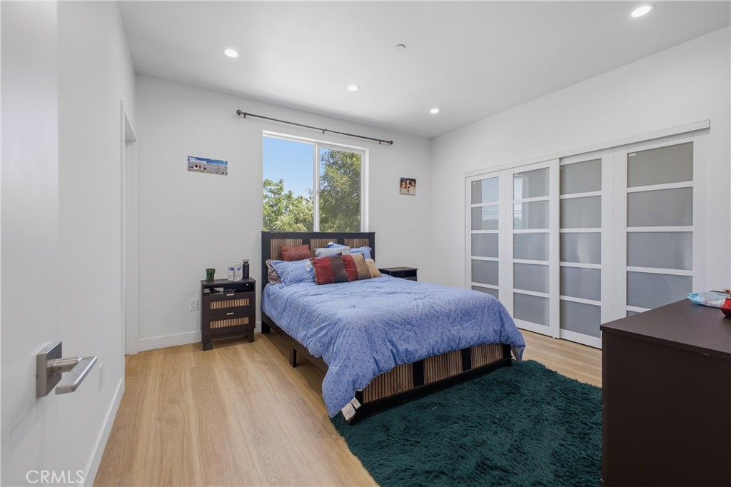 18853 Saticoy Street Property Photo 64