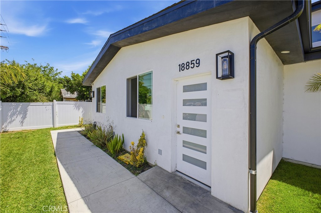 18853 Saticoy Street Property Photo 66
