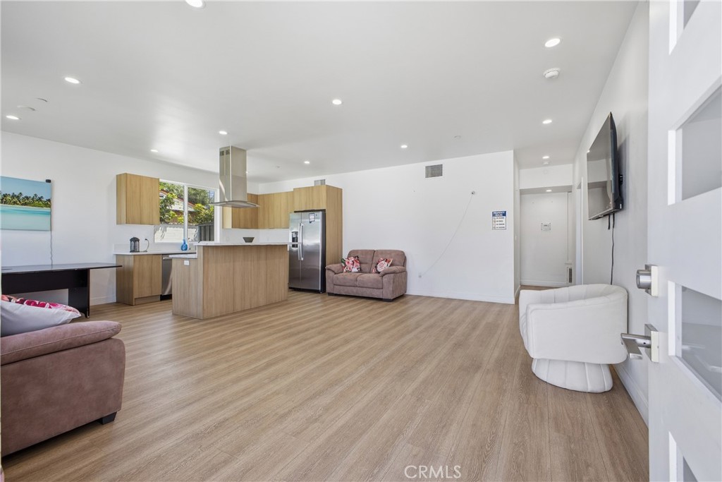 18853 Saticoy Street Property Photo 67