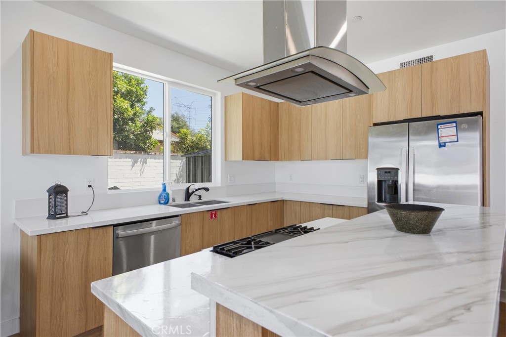 18853 Saticoy Street Property Photo 72