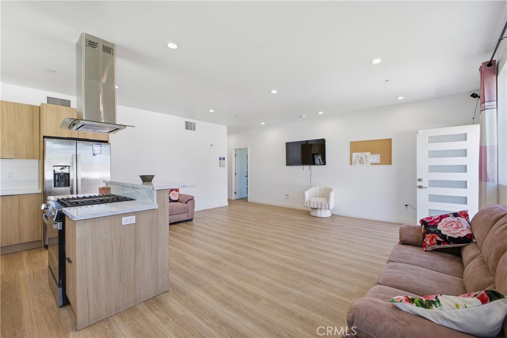 18853 Saticoy Street Property Photo 73