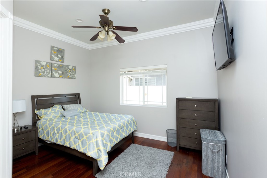 5449 Woodman Avenue Property Photo 6