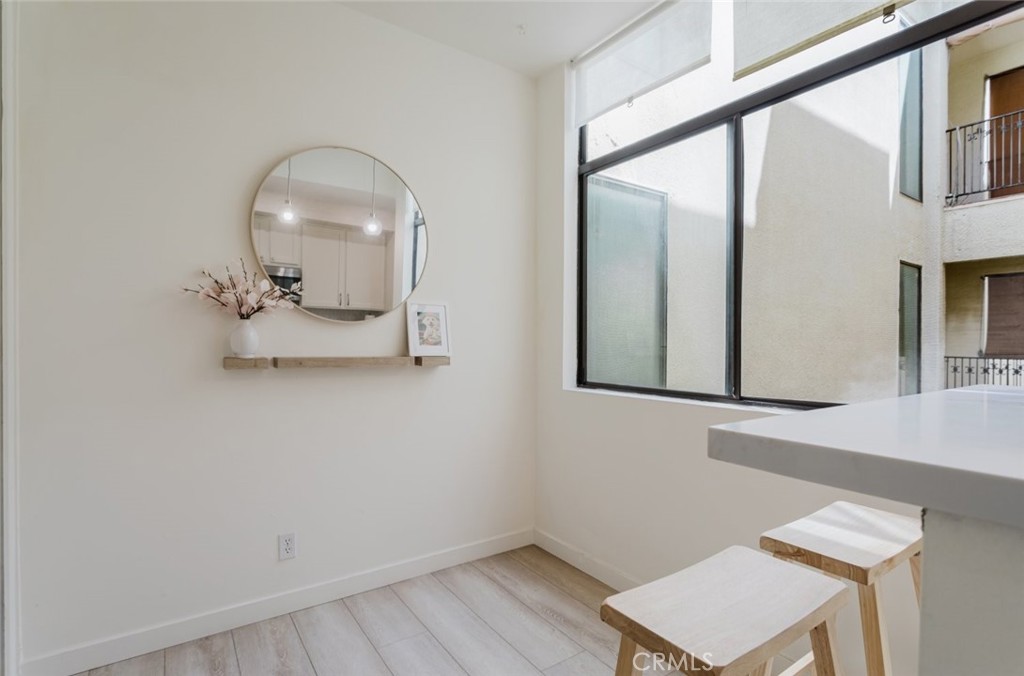 1305 N Columbus Avenue 204 Property Photo 16