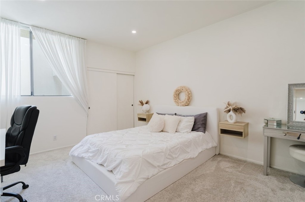 1305 N Columbus Avenue 204 Property Photo 18