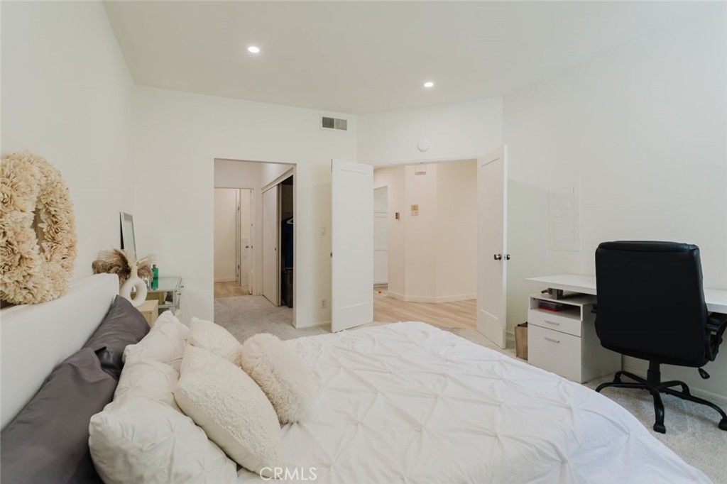 1305 N Columbus Avenue 204 Property Photo 20