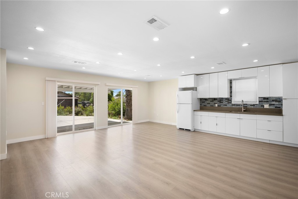 8435 Rincon Avenue Property Photo 4