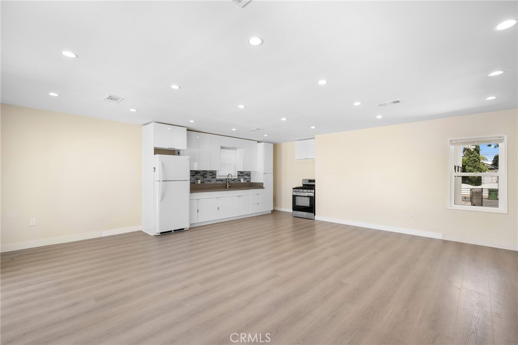 8435 Rincon Avenue Property Photo 7