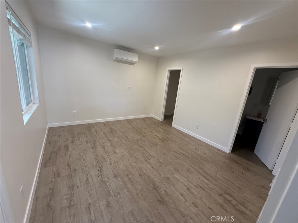 7572 1/2 Delia Avenue Property Photo 3