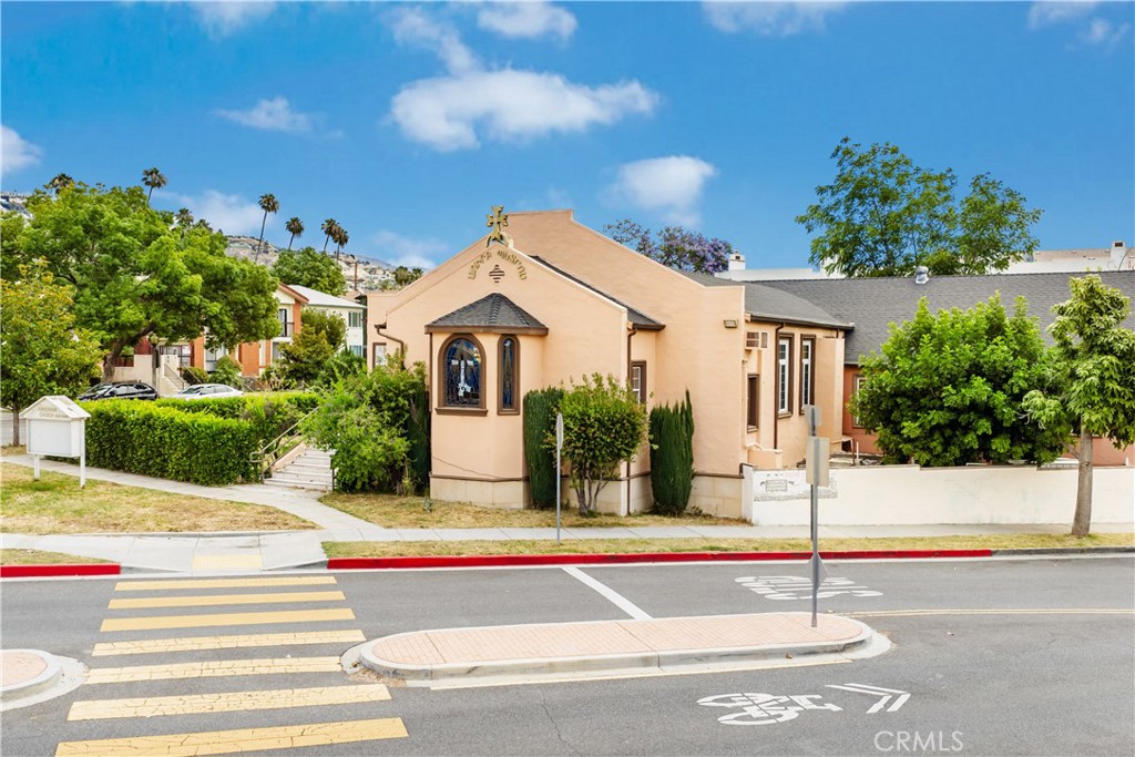 632 W Stocker Street Property Photo 2