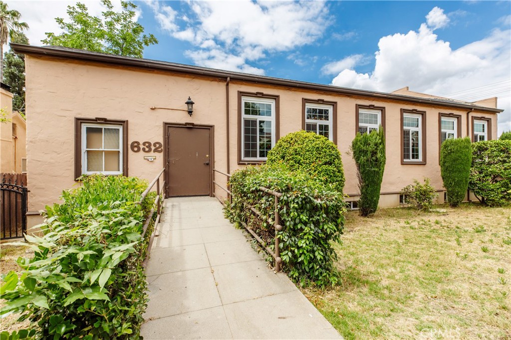 632 W Stocker Street Property Photo 4