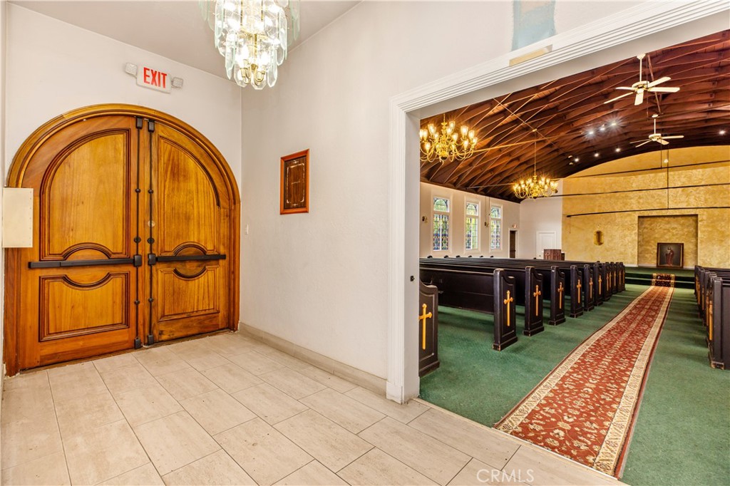 632 W Stocker Street Property Photo 7